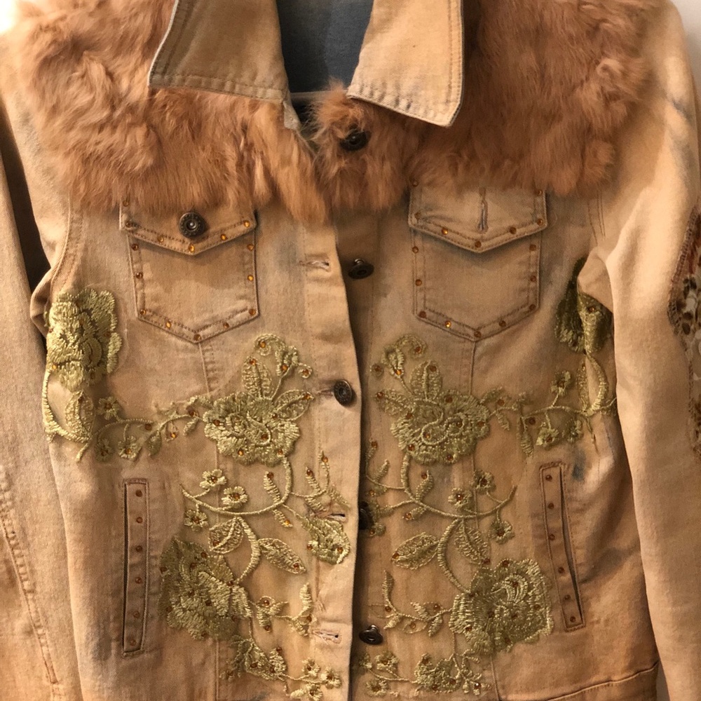 Embroidered jean jacket with fur trim.